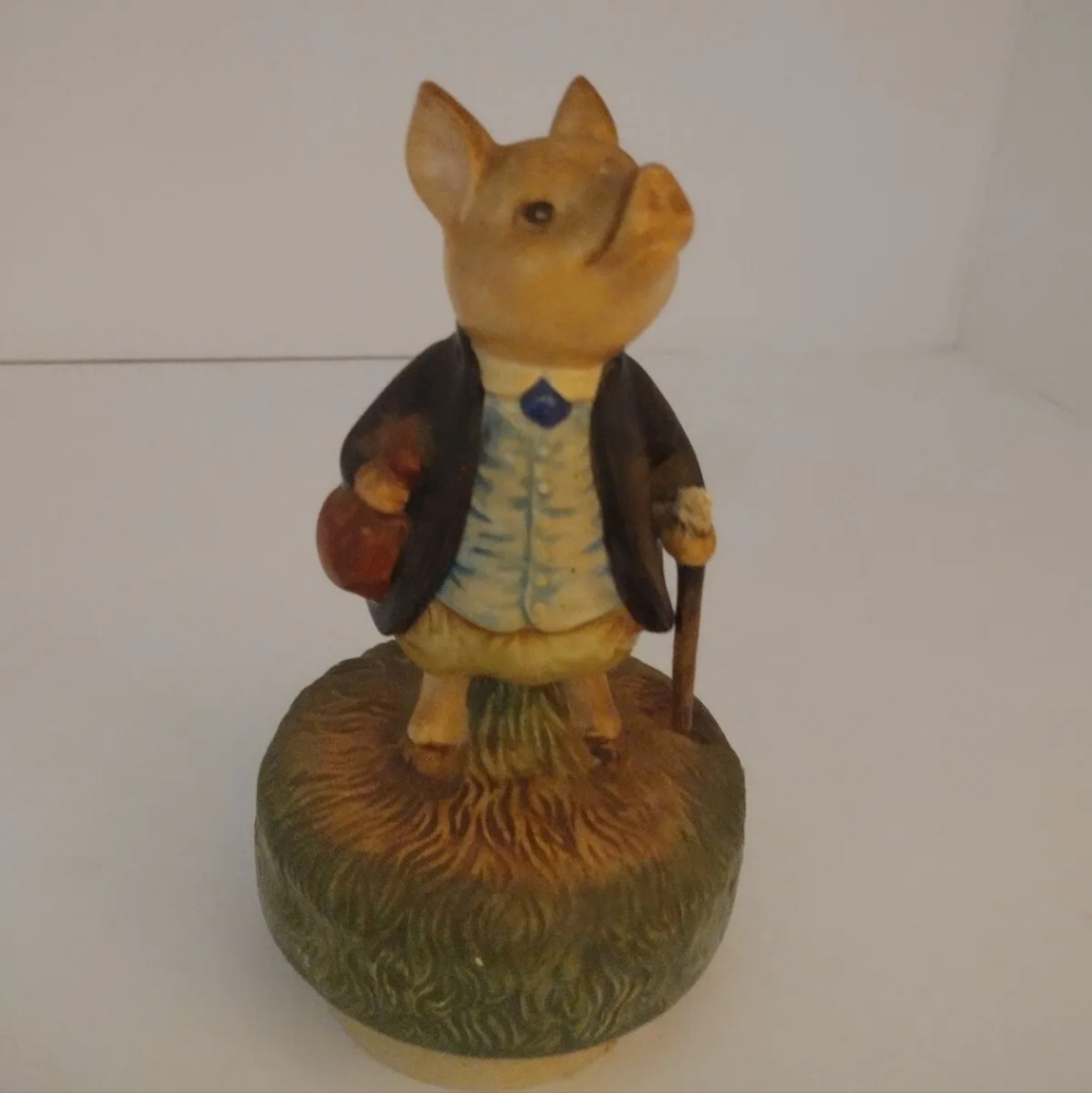 SCHMID BEATRIX POTTER "PIGLING BLAND" MUSICAL FIGURINE " KING OF THE ROAD "